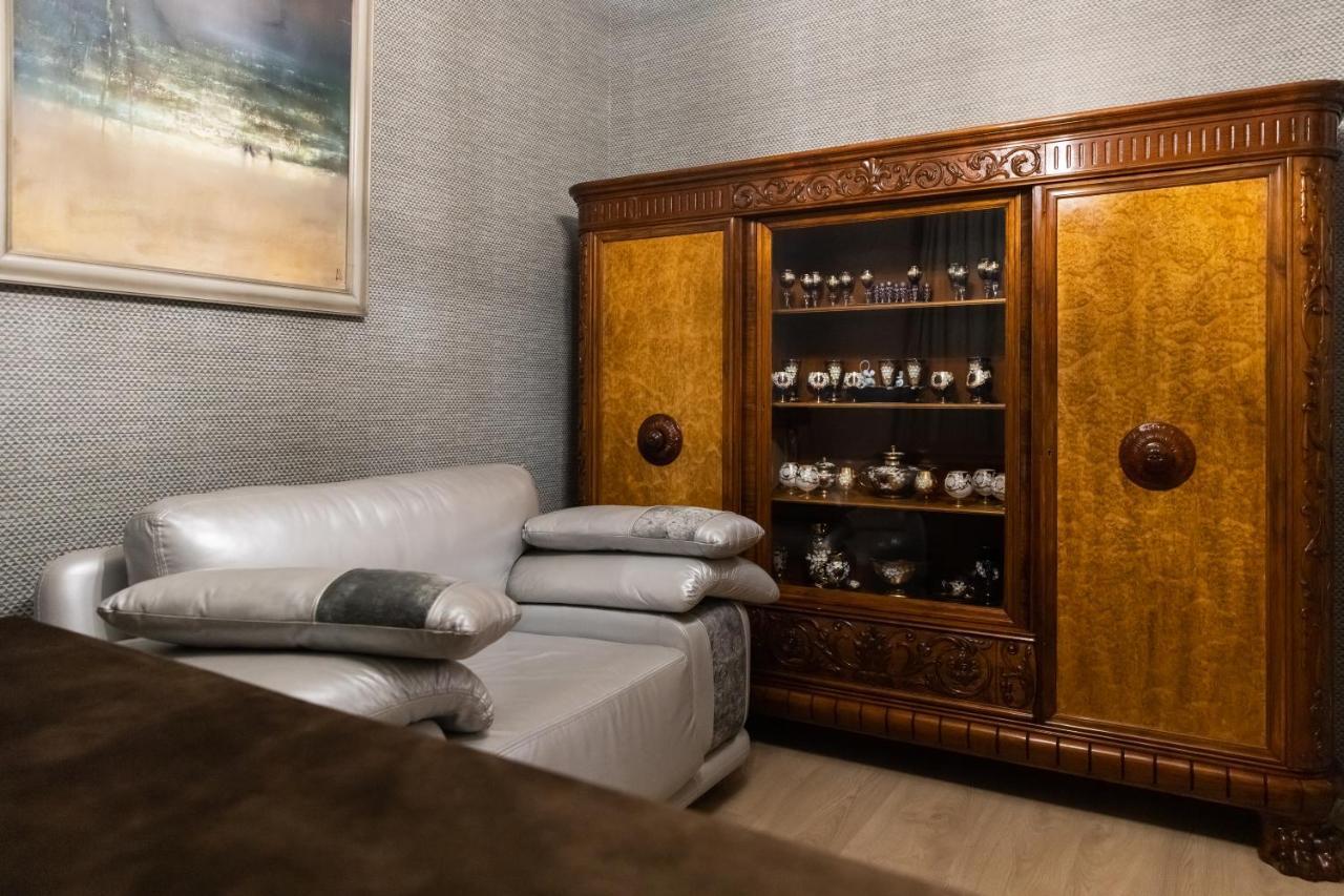 Hotel "Mandarin Clubhouse" Kharkov Luaran gambar