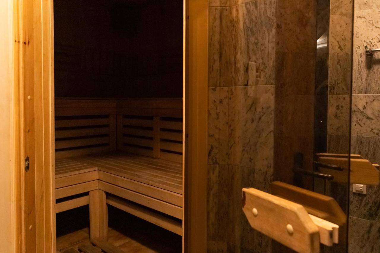Hotel "Mandarin Clubhouse" Kharkov Luaran gambar